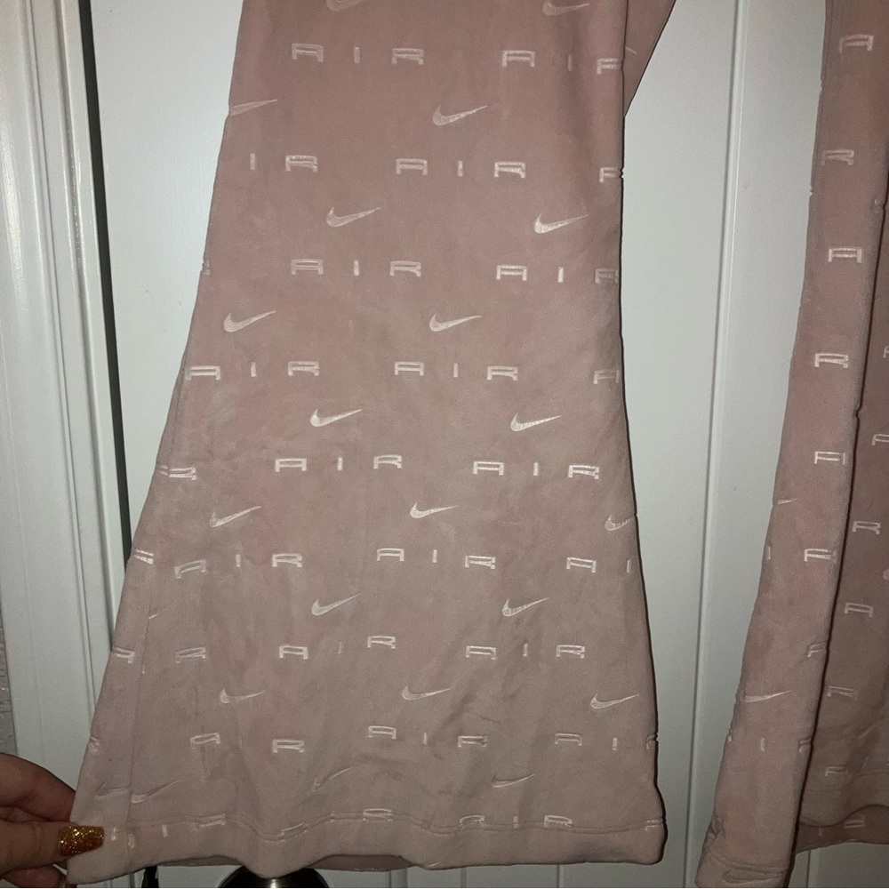 NWT Nike Air Logo Pink Plush Flare Lounge Pants - Picture 4 of 7